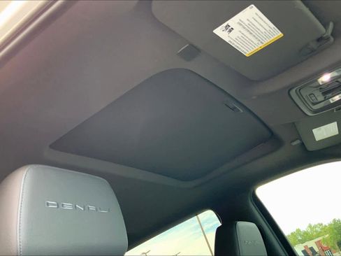 Used 2019 GMC Sierra 1500 Denali w/ Denali Ultimate Package AWD/4WD image 14
