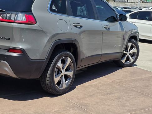 Used 2020 Jeep Cherokee Limited image 13