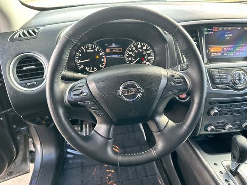 Used 2020 Nissan Pathfinder SL image 14