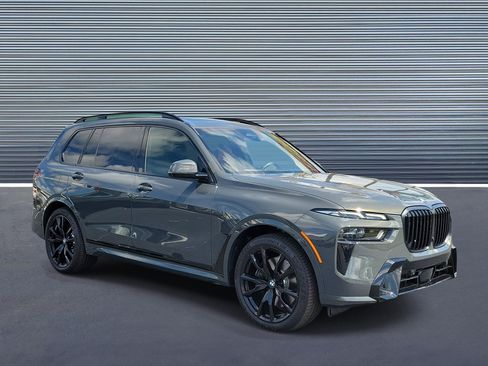 Used 2026 BMW X7 xDrive40i w/ M Sport Package AWD/4WD image 2
