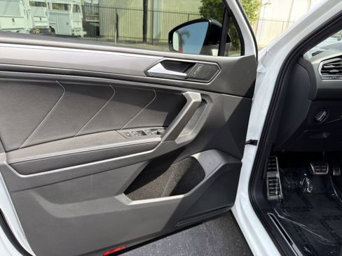 Used 2023 Volkswagen Tiguan SE R-Line image 27