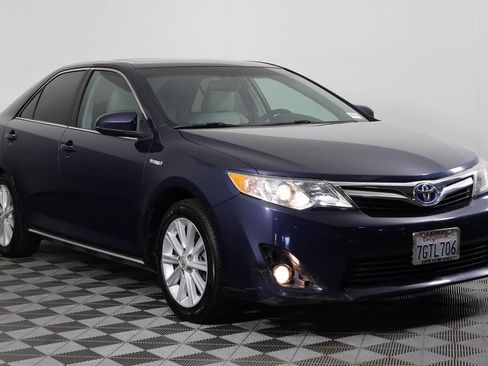 Used 2014 Toyota Camry XLE w/ Leather Package FWD image 3