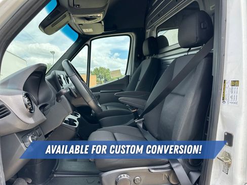 Used 2022 Mercedes-Benz Sprinter 2500 image 9