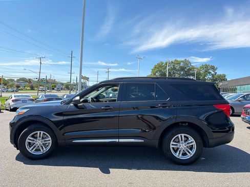 Used 2023 Ford Explorer XLT AWD/4WD image 7