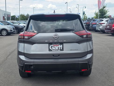 Used 2024 Nissan Rogue SV image 7