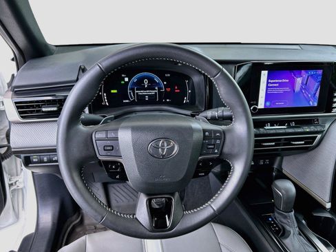 Used 2025 Toyota Camry SE w/ Convenience Package FWD image 37