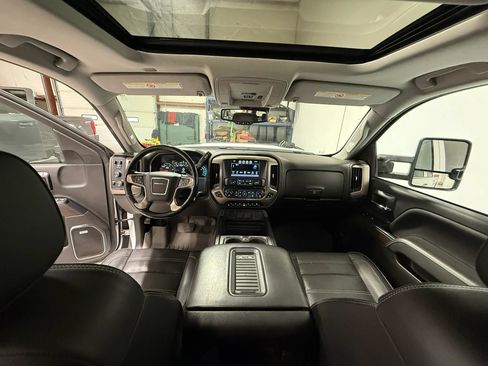Used 2019 GMC Sierra 3500 Denali w/ Duramax Plus Package AWD/4WD image 17