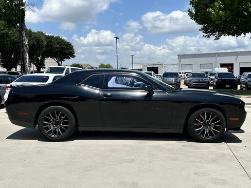 Used 2020 Dodge Challenger SXT RWD image 3