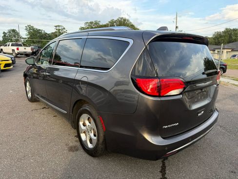 Used 2017 Chrysler Pacifica Touring-L Plus FWD image 7