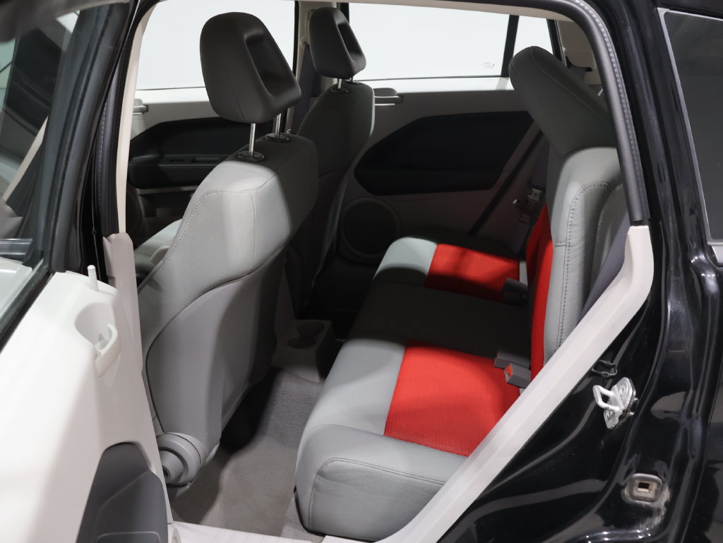 Used 2007 Dodge Caliber SXT FWD image 16