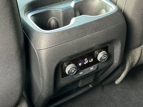 Used 2024 Chevrolet Traverse LT image 14