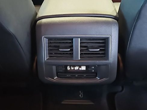 Used 2019 Volkswagen Atlas SE image 18