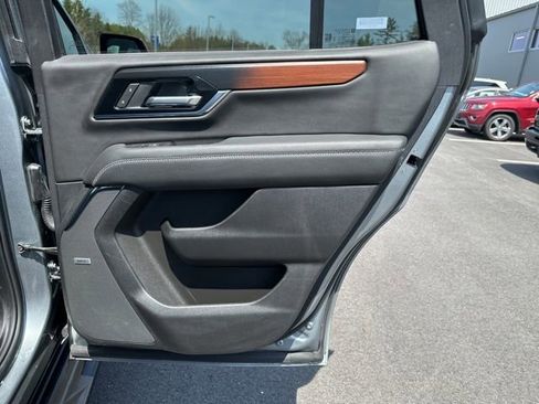 Used 2025 GMC Yukon Denali AWD/4WD image 13