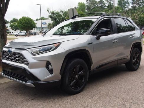 Used 2019 Toyota RAV4 XSE w/ XSE Weather Package AWD/4WD image 3