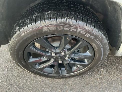 Used 2021 Jeep Grand Cherokee Laredo X image 15