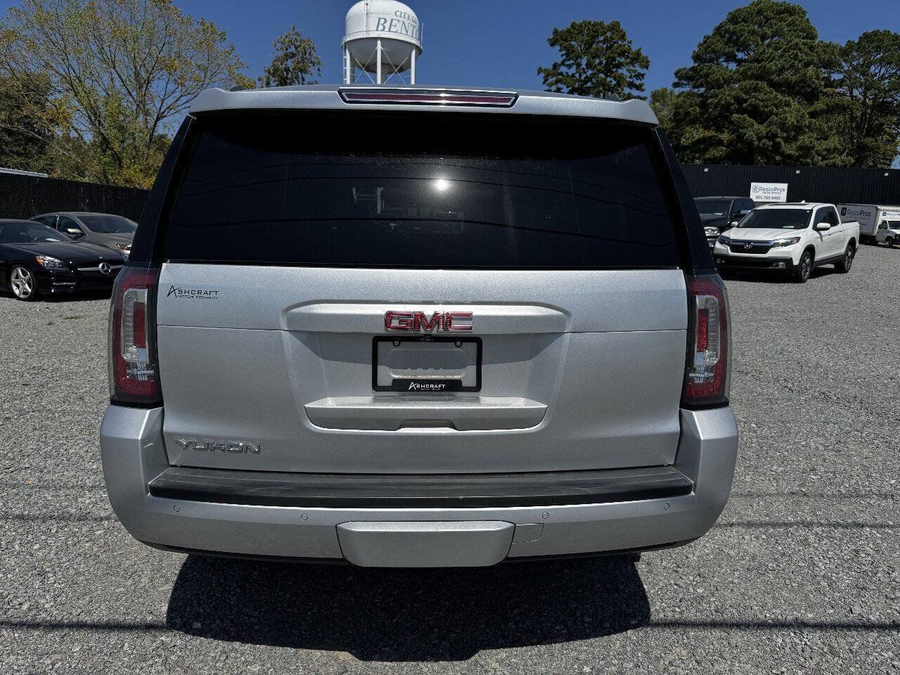 Used 2017 GMC Yukon SLT w/ Open Road Package AWD/4WD image 8