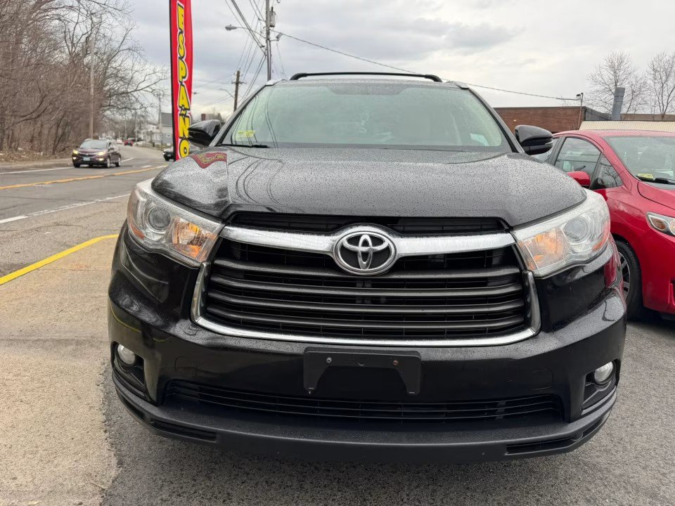 Used 2016 Toyota Highlander XLE AWD/4WD image 4
