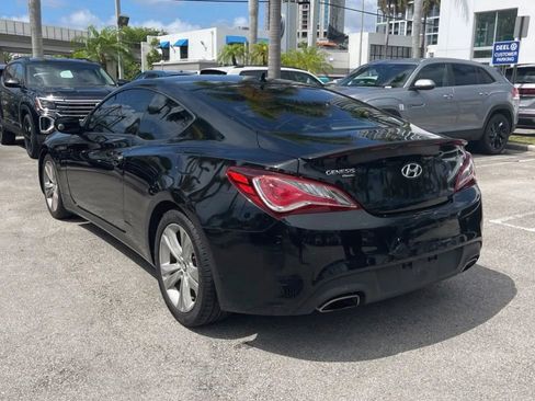 Used 2010 Hyundai Genesis 2.0T RWD image 3