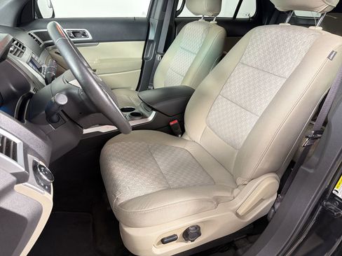 Used 2014 Ford Explorer XLT image 5