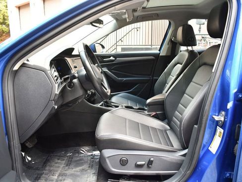 Used 2022 Volkswagen Jetta SE w/ Panoramic Sunroof Package image 26