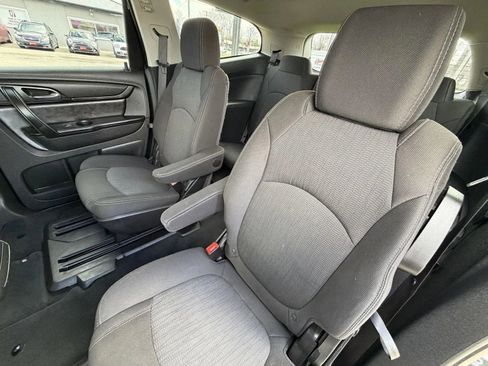 Used 2017 Chevrolet Traverse LT w/ Style and Technology Package AWD/4WD image 17
