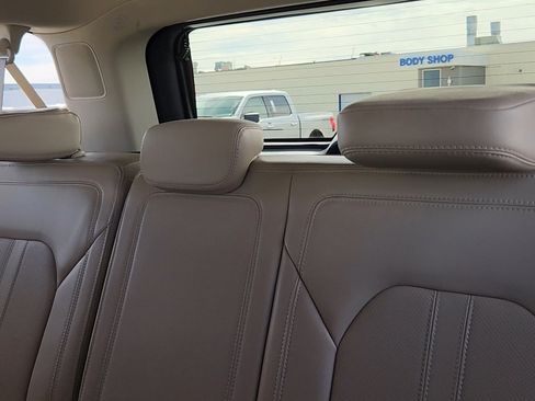 Used 2022 Ford Expedition Max Limited AWD/4WD image 18