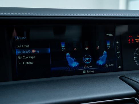 Used 2018 Lexus LC 500 Coupe w/ Touring Package RWD image 19