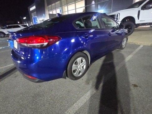 Used 2017 Kia Forte LX image 2