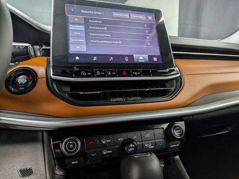 Used 2024 Jeep Compass Limited image 22