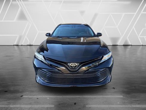 Used 2019 Toyota Camry LE image 3