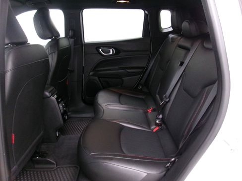 Used 2025 Jeep Compass Trailhawk AWD/4WD image 9
