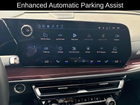 Used 2025 Chevrolet Traverse Z71 w/ Enhanced Driving Package AWD/4WD image 17