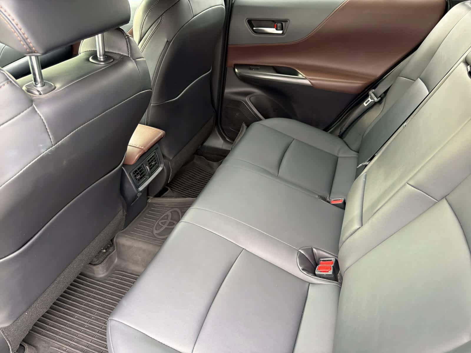 Used 2023 Toyota Venza XLE AWD/4WD image 4