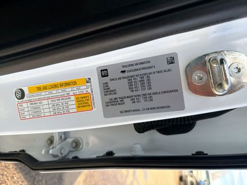 Used 2024 GMC Yukon SLT image 32