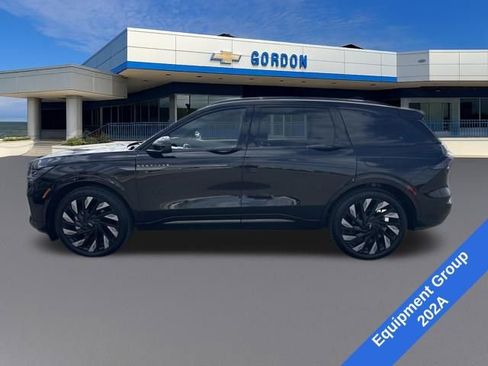 Used 2024 Lincoln Nautilus Reserve w/ Equipment Group 202A image 2