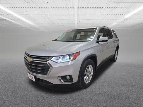 Used 2018 Chevrolet Traverse LT image 2
