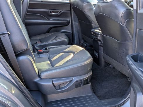 Used 2025 Toyota Grand Highlander AWD image 21
