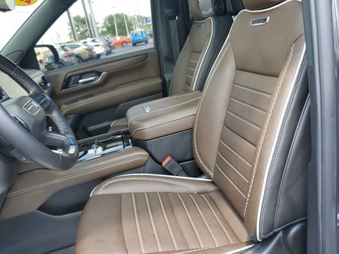Used 2025 GMC Yukon XL Denali Ultimate AWD/4WD image 17
