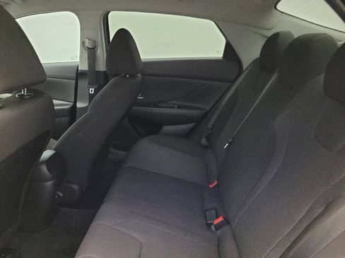 Used 2025 Hyundai Elantra SE FWD image 18