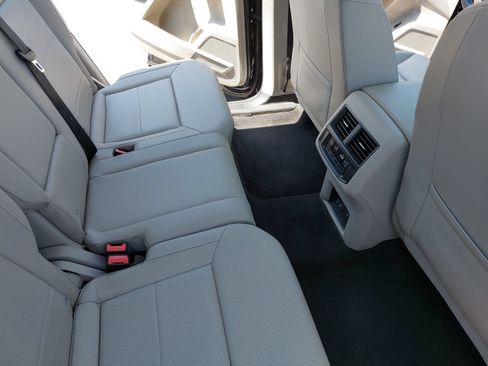 Used 2023 Volkswagen Atlas SE w/ Panoramic Sunroof Package FWD image 11