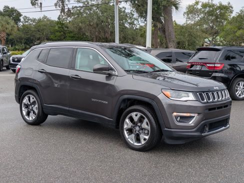 Used 2018 Jeep Compass Limited w/ Navigation Group FWD image 2