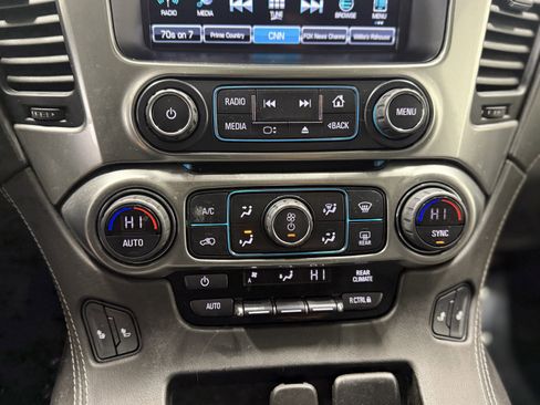Used 2020 Chevrolet Suburban LT w/ Luxury Package image 22