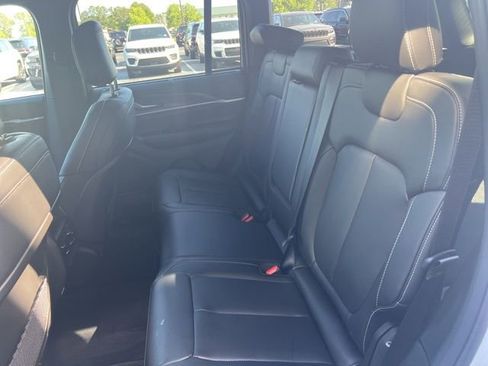 New 2025 Jeep Grand Cherokee Limited w/ Luxury Tech Group II image 18