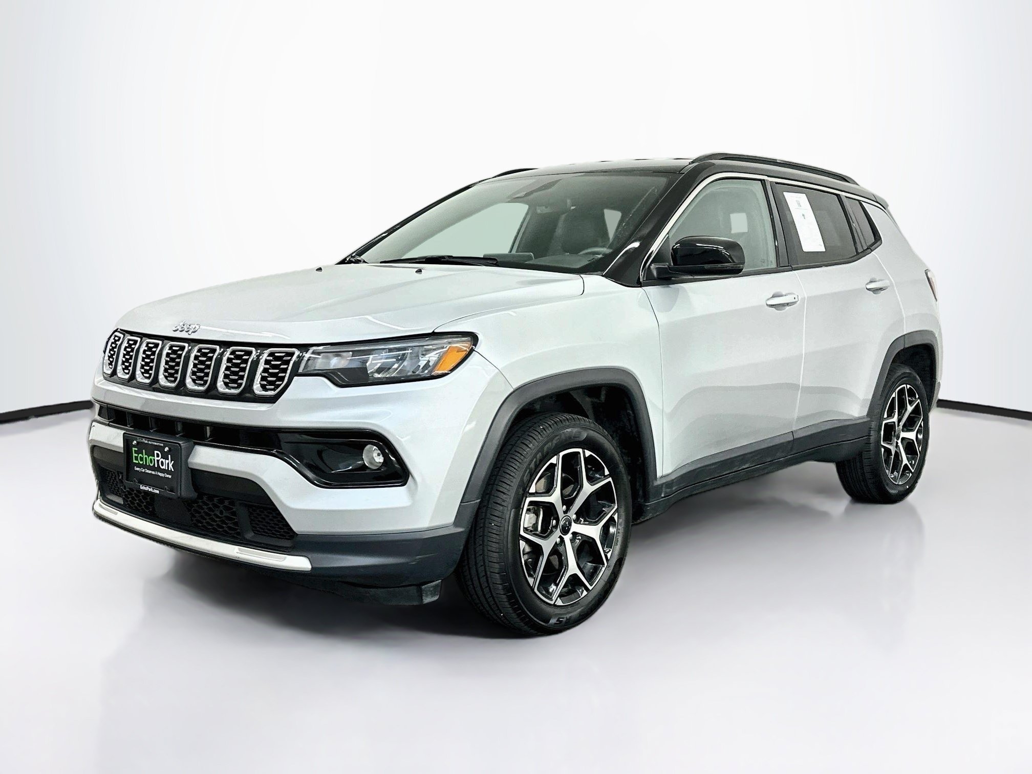 Used 2025 Jeep Compass Limited AWD/4WD image 3
