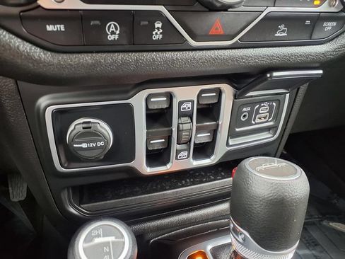Used 2025 Jeep Gladiator Sport AWD/4WD image 10