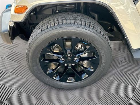 Used 2022 Jeep Wrangler Unlimited Sahara w/ Cold Weather Group image 29