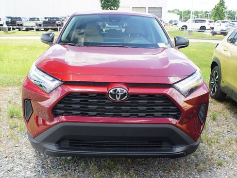 Used 2025 Toyota RAV4 LE AWD/4WD image 3
