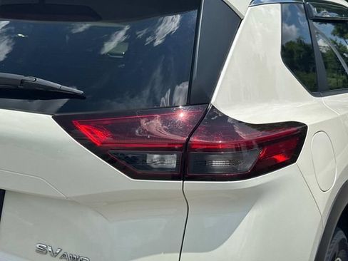 Used 2023 Nissan Rogue SV AWD/4WD image 13
