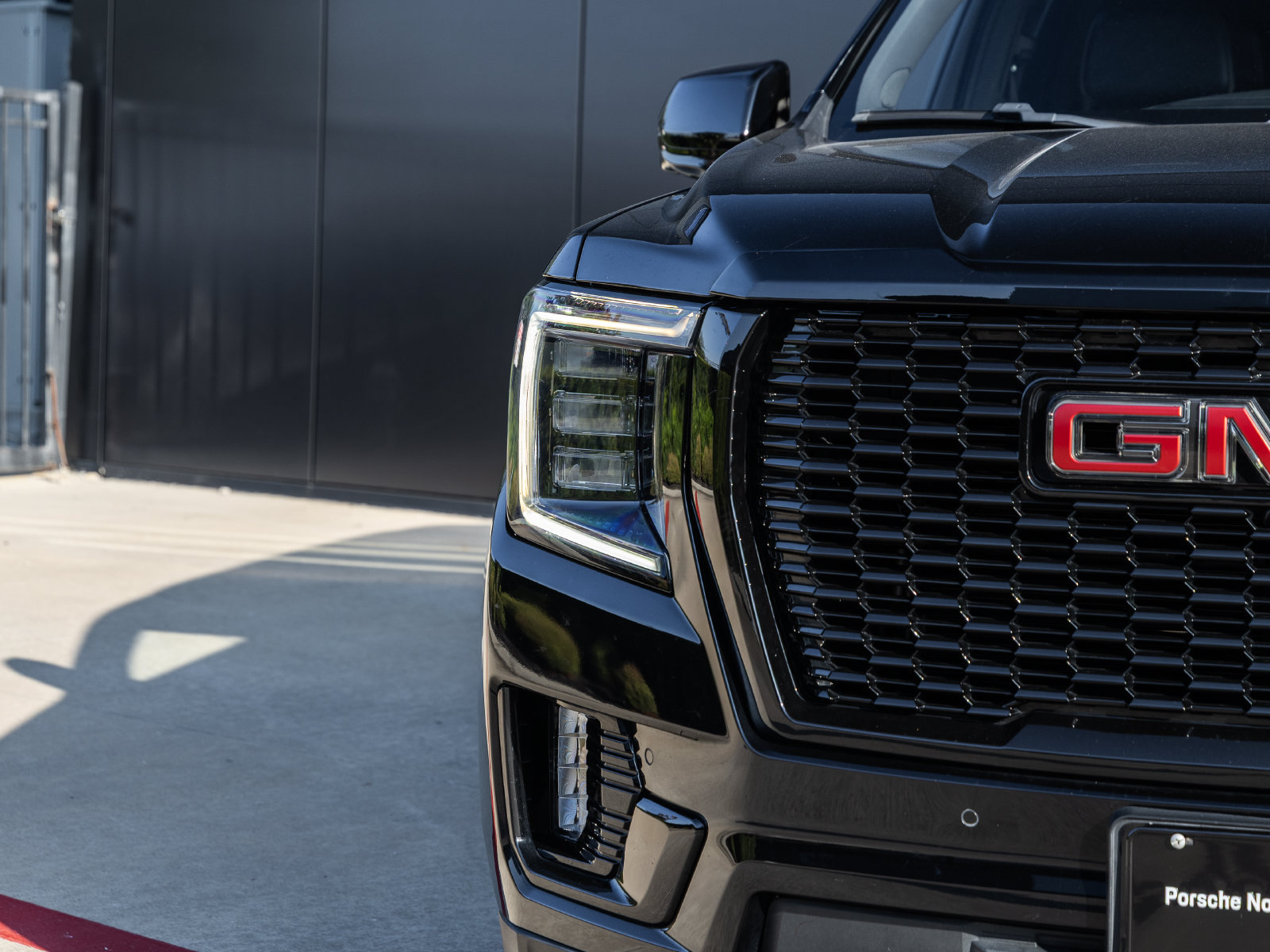 Used 2021 GMC Yukon Denali w/ Denali Premium Package RWD image 14
