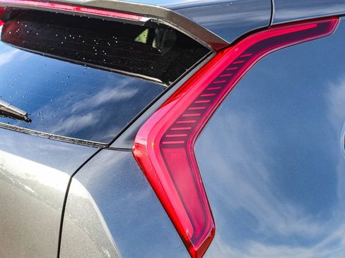 Certified 2025 Kia Niro EX FWD image 10